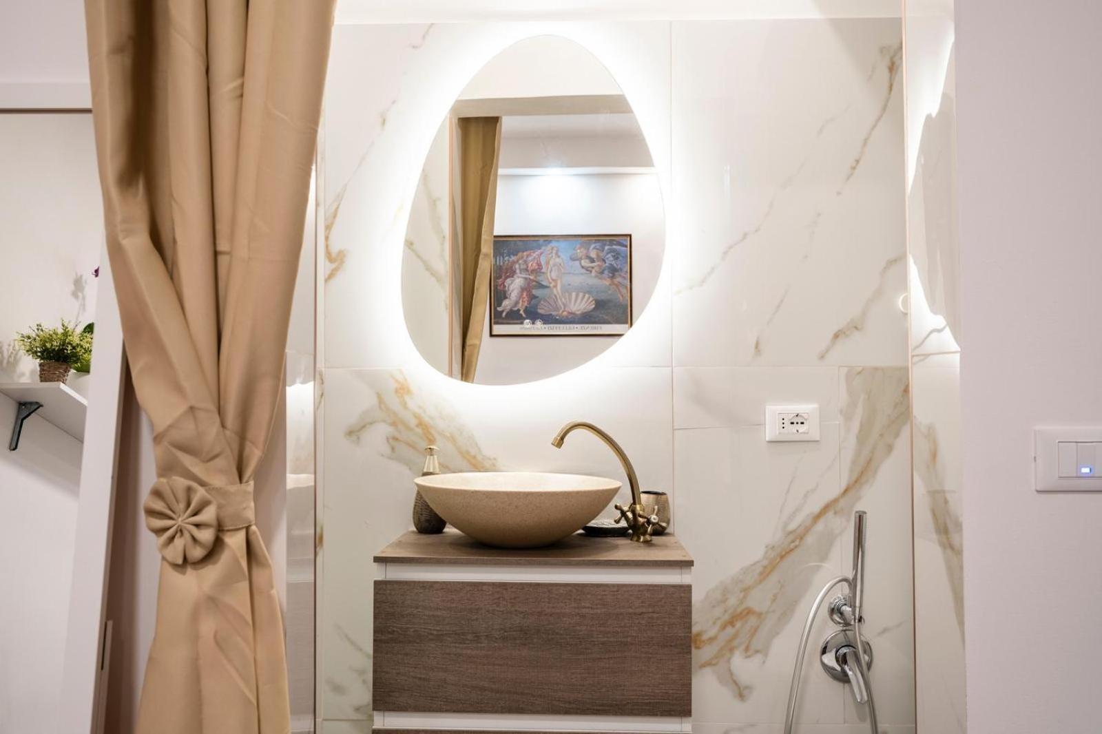 Venus Duomo Square Apartment